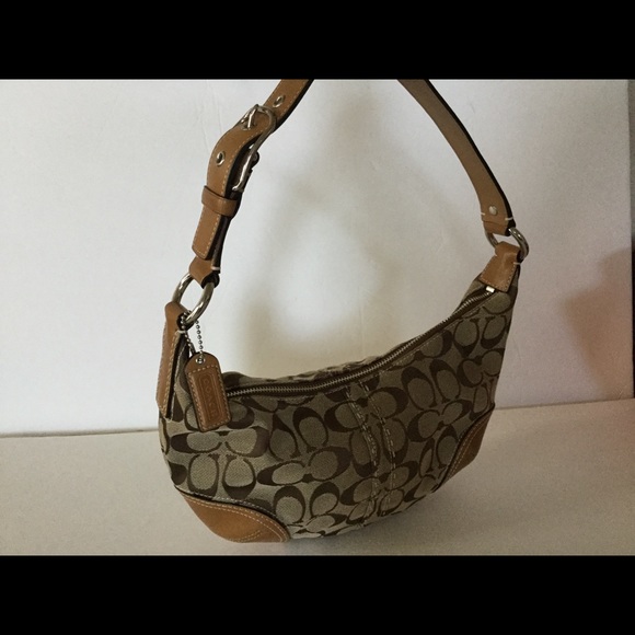 Coach Outline Signature Zip Shoulder Bag - Picture 3 of 5